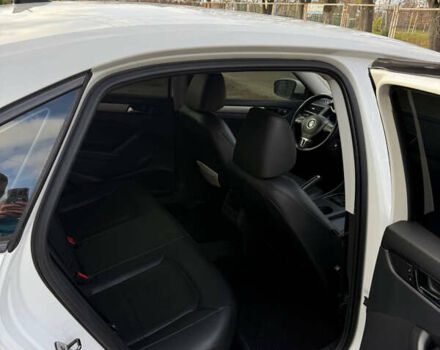 Білий Фольксваген Пассат, об'ємом двигуна 2.5 л та пробігом 220 тис. км за 10000 $, фото 14 на Automoto.ua