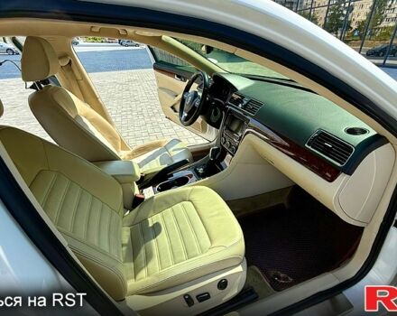 Білий Фольксваген Пассат, об'ємом двигуна 2.5 л та пробігом 280 тис. км за 9500 $, фото 2 на Automoto.ua