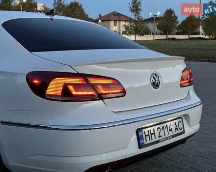 Фольксваген Пассат 2013 в Одессе на Automoto.ua Белый Фольксваген Пассат, объемом двигателя 1.98 л и пробегом 150 тыс. км за 12500 $, фото 71 на Automoto.ua
