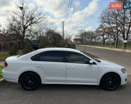 Білий Фольксваген Пассат, об'ємом двигуна 2.5 л та пробігом 220 тис. км за 10000 $, фото 3 на Automoto.ua