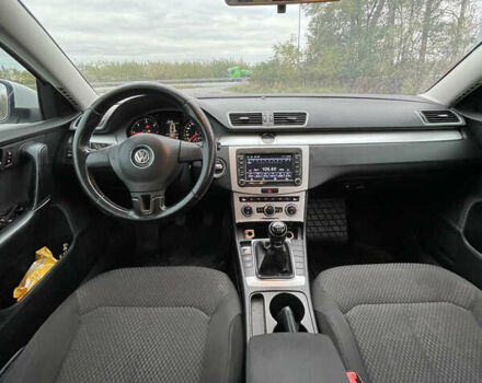 Фольксваген Пассат 2013 в Житомире на Automoto.ua Белый Фольксваген Пассат, объемом двигателя 1.97 л и пробегом 296 тыс. км за 9750 $, фото 13 на Automoto.ua