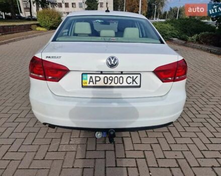Фольксваген Пассат 2013 в Запорожье на Automoto.ua Белый Фольксваген Пассат, объемом двигателя 2.48 л и пробегом 192 тыс. км за 10500 $, фото 13 на Automoto.ua
