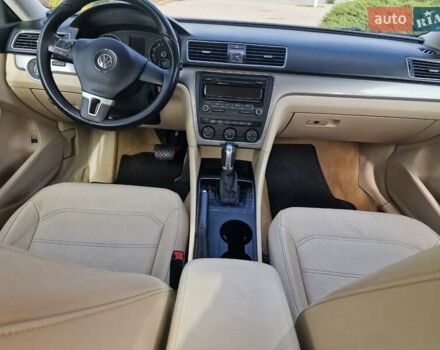 Фольксваген Пассат 2013 в Запорожье на Automoto.ua Белый Фольксваген Пассат, объемом двигателя 2.48 л и пробегом 192 тыс. км за 10500 $, фото 11 на Automoto.ua