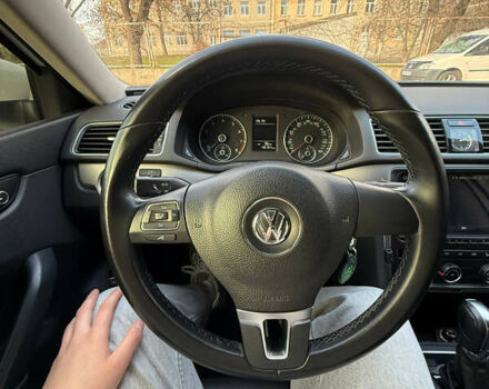 Білий Фольксваген Пассат, об'ємом двигуна 2.5 л та пробігом 220 тис. км за 10000 $, фото 23 на Automoto.ua