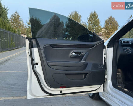 Фольксваген Пассат 2013 в Одессе на Automoto.ua Белый Фольксваген Пассат, объемом двигателя 1.98 л и пробегом 150 тыс. км за 12500 $, фото 41 на Automoto.ua