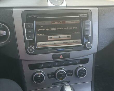 Белый Фольксваген Пассат, объемом двигателя 1.97 л и пробегом 300 тыс. км за 12000 $, фото 4 на Automoto.ua