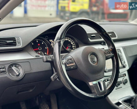 Фольксваген Пассат 2013 в Киеве на Automoto.ua Белый Фольксваген Пассат, объемом двигателя 1.6 л и пробегом 194 тыс. км за 11400 $, фото 9 на Automoto.ua