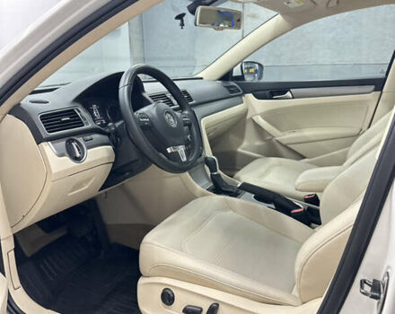 Білий Фольксваген Пассат, об'ємом двигуна 1.8 л та пробігом 153 тис. км за 10000 $, фото 5 на Automoto.ua