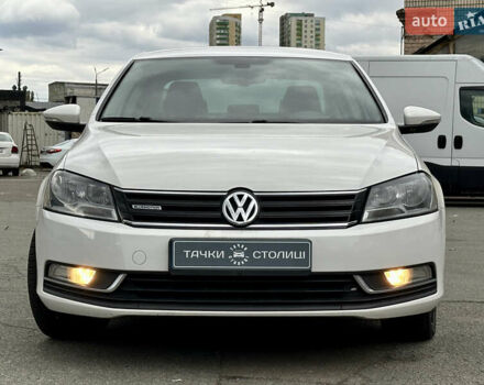 Фольксваген Пассат 2013 в Киеве на Automoto.ua Белый Фольксваген Пассат, объемом двигателя 1.6 л и пробегом 194 тыс. км за 11400 $, фото 7 на Automoto.ua