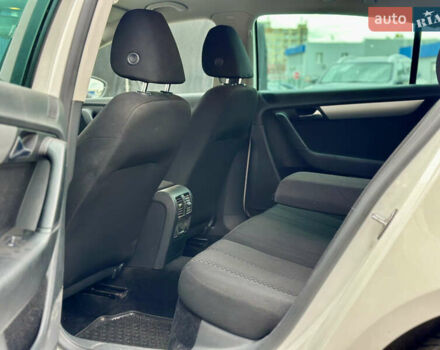 Фольксваген Пассат 2013 в Киеве на Automoto.ua Белый Фольксваген Пассат, объемом двигателя 1.6 л и пробегом 194 тыс. км за 11400 $, фото 16 на Automoto.ua