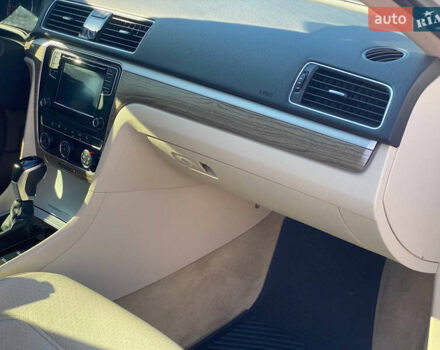 Белый Фольксваген Пассат, объемом двигателя 2.5 л и пробегом 126 тыс. км за 10600 $, фото 30 на Automoto.ua