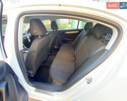 Белый Фольксваген Пассат, объемом двигателя 1.97 л и пробегом 240 тыс. км за 11200 $, фото 10 на Automoto.ua