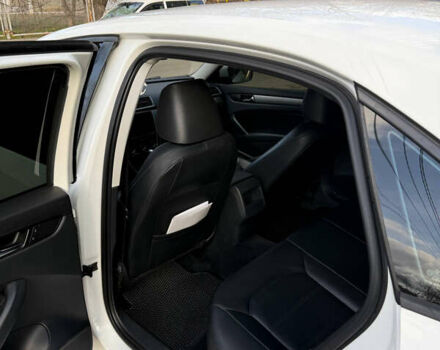 Білий Фольксваген Пассат, об'ємом двигуна 2.5 л та пробігом 220 тис. км за 10000 $, фото 19 на Automoto.ua