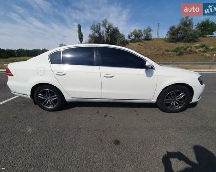 Белый Фольксваген Пассат, объемом двигателя 1.97 л и пробегом 300 тыс. км за 12000 $, фото 17 на Automoto.ua