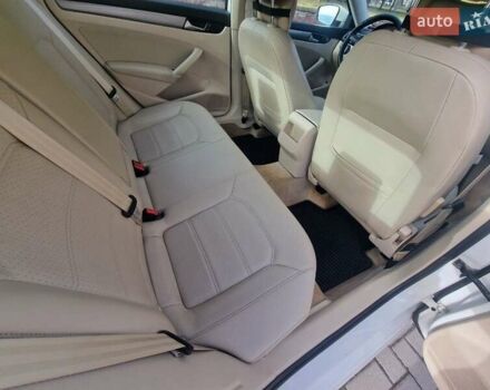 Фольксваген Пассат 2013 в Запорожье на Automoto.ua Белый Фольксваген Пассат, объемом двигателя 2.48 л и пробегом 192 тыс. км за 10500 $, фото 9 на Automoto.ua