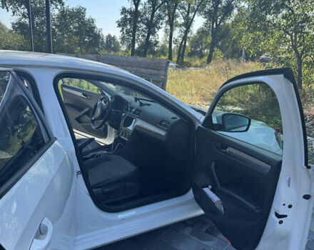 Білий Фольксваген Пассат, об'ємом двигуна 2.46 л та пробігом 241 тис. км за 9100 $, фото 23 на Automoto.ua