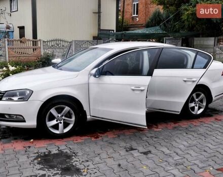 Белый Фольксваген Пассат, объемом двигателя 2 л и пробегом 195 тыс. км за 9000 $, фото 2 на Automoto.ua