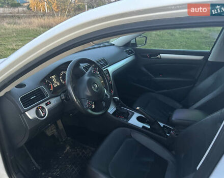 Фольксваген Пассат 2013 в Новоукраинке на Automoto.ua Белый Фольксваген Пассат, объемом двигателя 1.97 л и пробегом 181 тыс. км за 13300 $, фото 12 на Automoto.ua