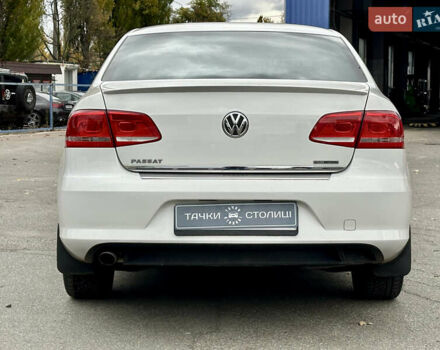 Фольксваген Пассат 2013 в Киеве на Automoto.ua Белый Фольксваген Пассат, объемом двигателя 1.6 л и пробегом 194 тыс. км за 11400 $, фото 3 на Automoto.ua