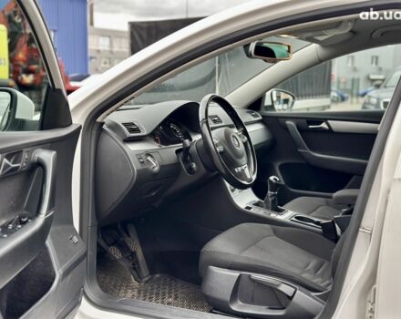 Белый Фольксваген Пассат, объемом двигателя 1.6 л и пробегом 194 тыс. км за 11400 $, фото 8 на Automoto.ua