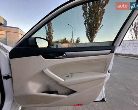 Белый Фольксваген Пассат, объемом двигателя 2.5 л и пробегом 210 тыс. км за 10000 $, фото 7 на Automoto.ua