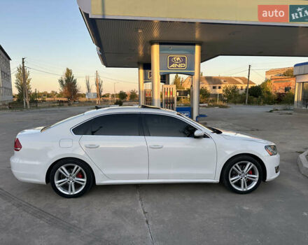 Белый Фольксваген Пассат, объемом двигателя 2.5 л и пробегом 210 тыс. км за 10000 $, фото 2 на Automoto.ua