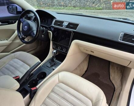 Белый Фольксваген Пассат, объемом двигателя 2.5 л и пробегом 250 тыс. км за 8000 $, фото 11 на Automoto.ua