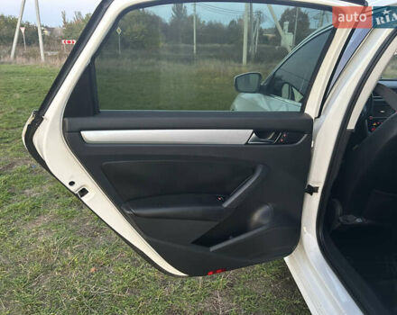 Фольксваген Пассат 2013 в Новоукраинке на Automoto.ua Белый Фольксваген Пассат, объемом двигателя 1.97 л и пробегом 181 тыс. км за 13300 $, фото 10 на Automoto.ua