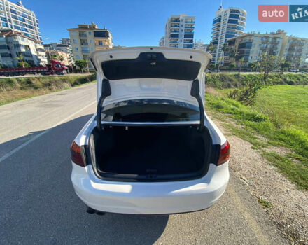 Белый Фольксваген Пассат, объемом двигателя 2.5 л и пробегом 126 тыс. км за 10600 $, фото 18 на Automoto.ua