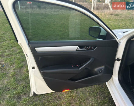 Фольксваген Пассат 2013 в Новоукраинке на Automoto.ua Белый Фольксваген Пассат, объемом двигателя 1.97 л и пробегом 181 тыс. км за 13300 $, фото 11 на Automoto.ua