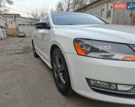 Белый Фольксваген Пассат, объемом двигателя 1.8 л и пробегом 233 тыс. км за 9000 $, фото 5 на Automoto.ua