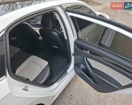 Белый Фольксваген Пассат, объемом двигателя 1.8 л и пробегом 233 тыс. км за 9000 $, фото 8 на Automoto.ua