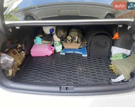 Білий Фольксваген Пассат, об'ємом двигуна 2 л та пробігом 226 тис. км за 13200 $, фото 12 на Automoto.ua