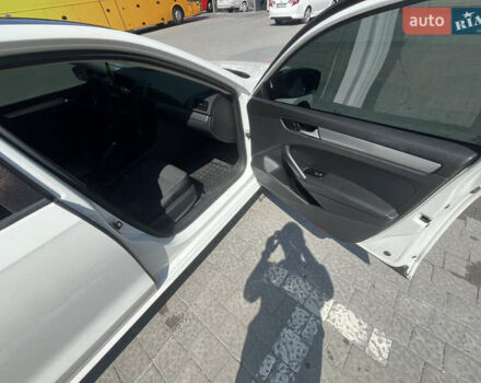 Белый Фольксваген Пассат, объемом двигателя 2.47 л и пробегом 184 тыс. км за 9500 $, фото 12 на Automoto.ua