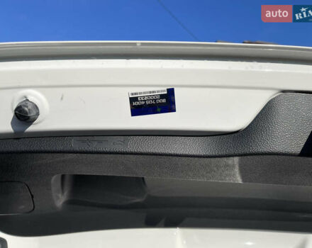 Белый Фольксваген Пассат, объемом двигателя 1.97 л и пробегом 176 тыс. км за 12850 $, фото 18 на Automoto.ua