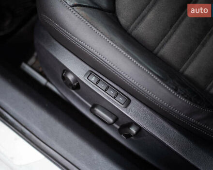 Білий Фольксваген Пассат, об'ємом двигуна 2 л та пробігом 205 тис. км за 12999 $, фото 15 на Automoto.ua