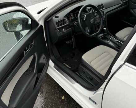 Белый Фольксваген Пассат, объемом двигателя 1.8 л и пробегом 128 тыс. км за 12499 $, фото 12 на Automoto.ua