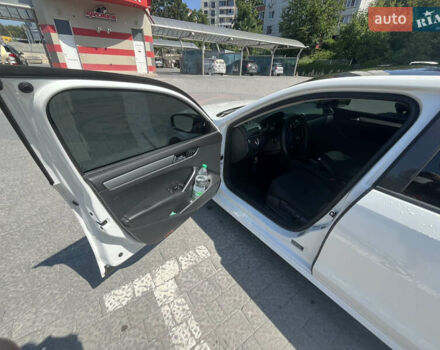 Белый Фольксваген Пассат, объемом двигателя 2.47 л и пробегом 184 тыс. км за 9500 $, фото 17 на Automoto.ua