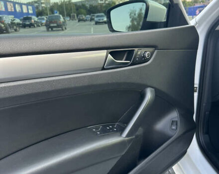 Білий Фольксваген Пассат, об'ємом двигуна 1.8 л та пробігом 146 тис. км за 9000 $, фото 15 на Automoto.ua