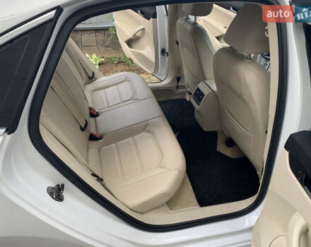 Белый Фольксваген Пассат, объемом двигателя 2 л и пробегом 114 тыс. км за 12000 $, фото 4 на Automoto.ua