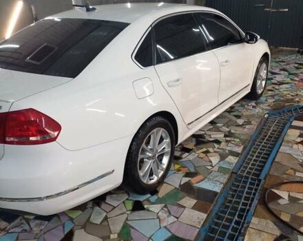 Белый Фольксваген Пассат, объемом двигателя 1.8 л и пробегом 198 тыс. км за 12500 $, фото 6 на Automoto.ua