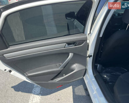 Белый Фольксваген Пассат, объемом двигателя 2.47 л и пробегом 184 тыс. км за 9500 $, фото 14 на Automoto.ua