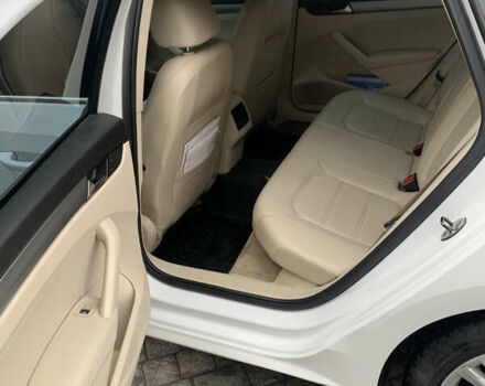 Белый Фольксваген Пассат, объемом двигателя 2 л и пробегом 235 тыс. км за 11500 $, фото 5 на Automoto.ua