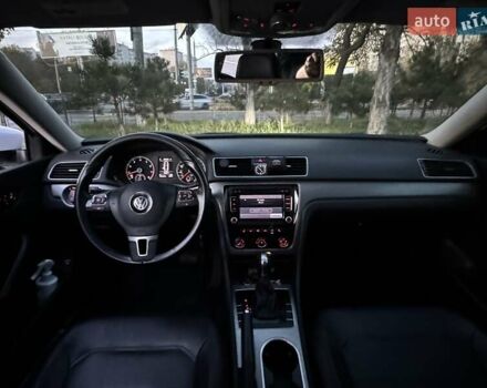 Белый Фольксваген Пассат, объемом двигателя 1.8 л и пробегом 180 тыс. км за 10999 $, фото 17 на Automoto.ua