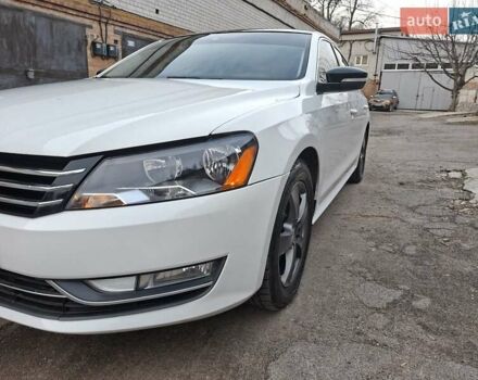 Белый Фольксваген Пассат, объемом двигателя 1.8 л и пробегом 233 тыс. км за 9000 $, фото 4 на Automoto.ua