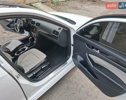 Белый Фольксваген Пассат, объемом двигателя 1.8 л и пробегом 233 тыс. км за 9000 $, фото 7 на Automoto.ua