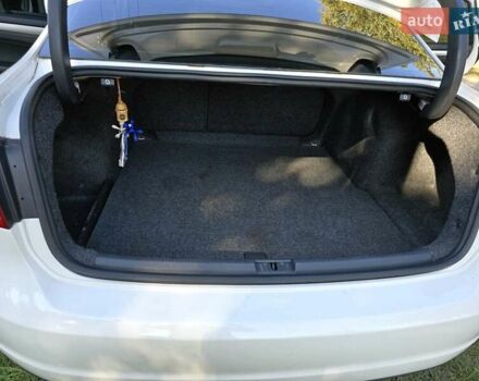 Белый Фольксваген Пассат, объемом двигателя 1.8 л и пробегом 200 тыс. км за 12500 $, фото 1 на Automoto.ua