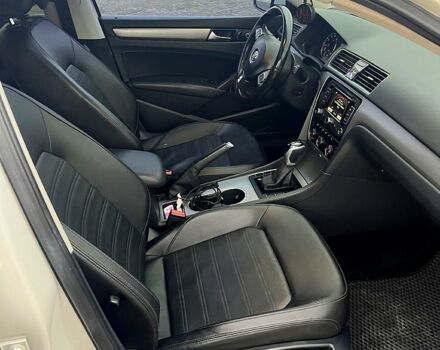 Білий Фольксваген Пассат, об'ємом двигуна 1.8 л та пробігом 174 тис. км за 10000 $, фото 10 на Automoto.ua