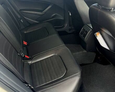 Білий Фольксваген Пассат, об'ємом двигуна 1.8 л та пробігом 174 тис. км за 10000 $, фото 9 на Automoto.ua