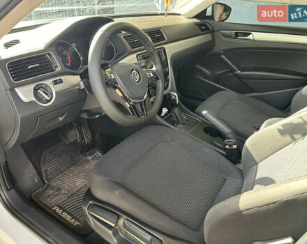 Белый Фольксваген Пассат, объемом двигателя 1.8 л и пробегом 165 тыс. км за 12800 $, фото 5 на Automoto.ua